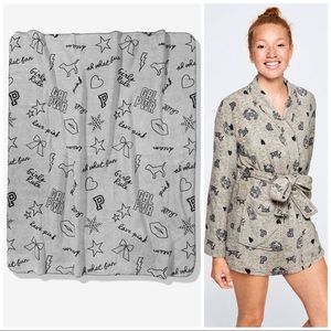 *BUNDLE* VS PINK Teddy Robe/Sherpa Blanket